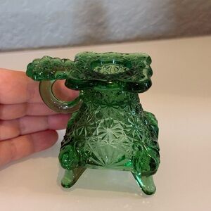 Fenton DAISY & BUTTON Green Candle Holder
Finger Loop Handle